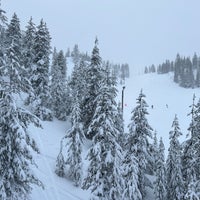 Foto diambil di Hoodoo Ski Area oleh Yevgeniya P. pada 12/29/2022