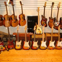 Снимок сделан в AJ&#39;s Music &amp; Vintage Guitars пользователем AJ&#39;s Music &amp; Vintage Guitars 1/29/2014