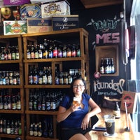 Photo taken at Thebeerbox Providencia by Alejandra R. on 9/17/2015