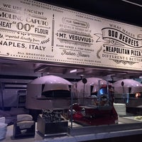 Photo taken at 800° Woodfired Kitchen by Christopher E. on 1/31/2015