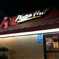 Photo taken at Pizza Hut by Ulisses S. on 3/17/2015