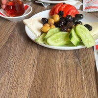 Das Foto wurde bei Tuna Simit Cafe von Deniz A. am 6/17/2022 aufgenommen