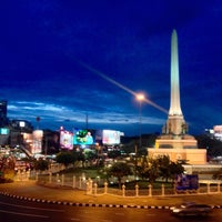 Photo taken at Victory Monument by Bubbleball on 7/21/2015