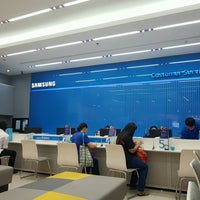 Photo taken at Samsung Customer Service Center by Nara G. on 11/30/2016