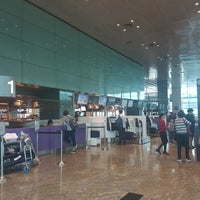 Photo taken at Cathay Pacific Airways (CX) Check-In Counter by Nara G. on 10/12/2017