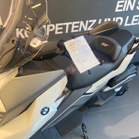 Foto diambil di BMW Motorrad Zentrum oleh Ms. Aiza . pada 9/27/2021