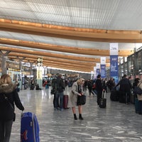 Foto diambil di Oslo Airport (OSL) oleh Melissa D. pada 4/25/2016