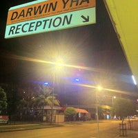 Photo taken at Darwin YHA by Jason Y. on 12/13/2012