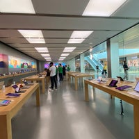 Photo taken at Apple VillageMall by Marcos P. on 5/4/2023