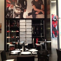 2/2/2014 tarihinde Mel M.ziyaretçi tarafından Ducati Caffe'de çekilen fotoğraf
