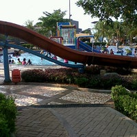 Photo taken at Waterland by Angzelina H. on 10/13/2012