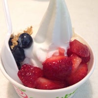 Photo taken at Pinkberry by Moosh L. on 6/25/2014