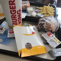 รูปภาพถ่ายที่ Burger King โดย Miray Ş. เมื่อ 9/24/2018