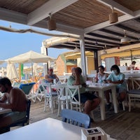 Photo taken at Çakıltaşı Cafe &amp;amp; Beach by erol Y. on 8/5/2021