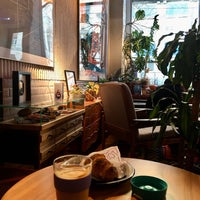 Photo taken at Surf Coffee x Globe by Надя К. on 11/16/2019