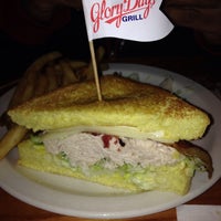 Photo prise au Glory Days Grill par Sherman S. le3/6/2014