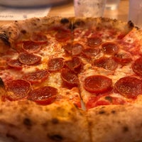 Foto tomada en Tutta Bella Neapolitan Pizzeria  por Shawn C. el 7/6/2022