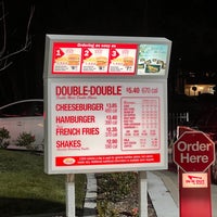 Photo taken at In-N-Out Burger by Shawn C. on 12/19/2022