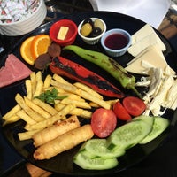 Photo taken at Üsküdar Park Cafe &amp;amp; Restaurant by Hilal A. on 4/29/2018