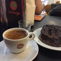 Foto tirada no(a) Orange Sucos &amp; Café por Fatima L. em 2/14/2018
