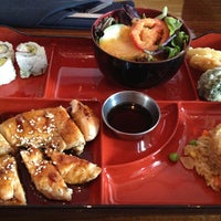 Foto scattata a Amura Sushi and Steak da Lauren A. il 7/23/2013
