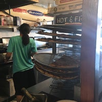 3/22/2019 tarihinde Dianna N.ziyaretçi tarafından Manhattan Pizzeria'de çekilen fotoğraf