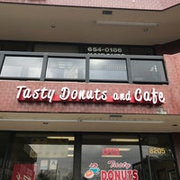 Photo taken at Tasty Donuts by Dianna N. on 2/10/2018