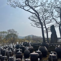 Photo taken at Semiwon Garden by 지은 김. on 4/1/2023