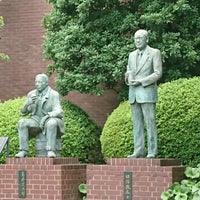 Photos At 鳥井信治郎 佐治敬三 銅像 Photos At 鳥井信治郎 佐治敬三 銅像