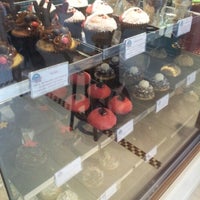 รูปภาพถ่ายที่ Cupcakeria Café โดย Karin T. เมื่อ 12/22/2012