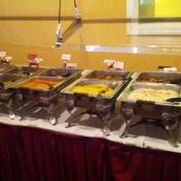 Foto tirada no(a) Ajanta Cuisine of India por Jeremy C. em 10/29/2012