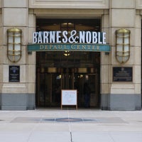 Photo taken at Barnes &amp;amp; Noble by Selly W. on 5/3/2022