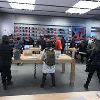 Photo taken at Apple Fifth Avenue by Diyor M. on 10/28/2016