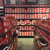 Vans top outlet orlando
