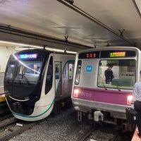 Photo taken at 東京メトロ 押上駅 1-2番線ホーム by akira m. on 11/9/2021