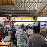 Photo taken at Hill Street Fried Kway Teow by akira m. on 8/12/2018