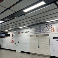 Photo taken at Marina Bay MRT Interchange (NS27/CE2/TE20) by 最終信号 on 4/26/2024