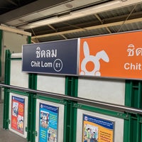 Photo taken at BTS Chit Lom (E1) by 最終信号 on 6/11/2023