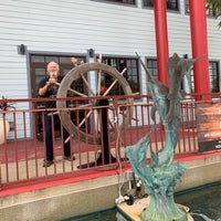 Foto scattata a The Shrimp Boat Restaurant da Dean H. il 9/6/2021