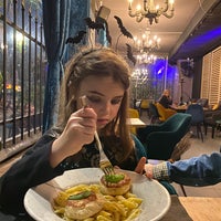 Photo taken at Restaurant SmokeONE Lounge Bar + Hookah, Кальян, Shisha, Narghile by Victoria D. on 10/23/2019