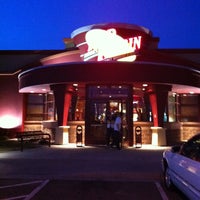 Photo taken at Red Robin Gourmet Burgers and Brews by Linda H. on 4/28/2013