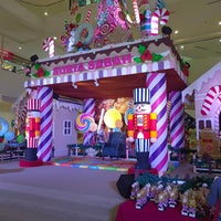 Das Foto wurde bei Suria Sabah Shopping Mall von Jerry R. am 12/30/2023 aufgenommen