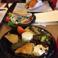 รูปภาพถ่ายที่ Fronimo&#39;s Greek Cafe โดย Alicia F. เมื่อ 2/20/2014