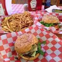 Снимок сделан в Chip&amp;#39;s Old Fashioned Hamburgers пользователем Sandy L. 3/6/2014