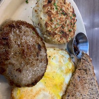 Photo taken at Snooze, an A.M. Eatery by Janine A. on 4/7/2021