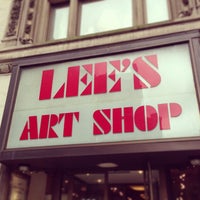 รูปภาพถ่ายที่ Lee&amp;#39;s Art Shop โดย Lee S. เมื่อ 6/13/2013