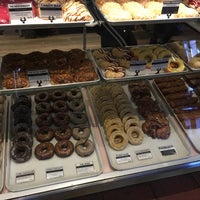 Foto diambil di Guru Donuts oleh Jeff D. pada 3/3/2019