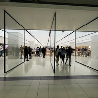 Photo taken at Apple Eaton Centre by Tim M. on 9/16/2022