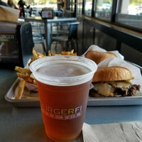 8/31/2017 tarihinde Ted H.ziyaretçi tarafından BurgerFi'de çekilen fotoğraf