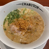Photo taken at とんこつらぁ麺 CHABUTON by M i. on 5/14/2022